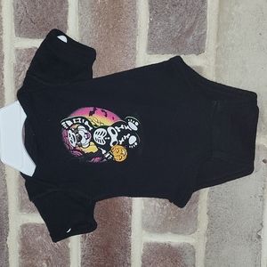 Bucees Halloween Onsie. Size 3Months